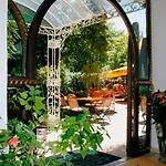 赛贝尔公园酒店
